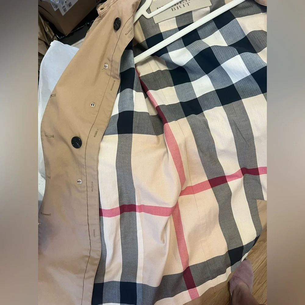 Burberry Tan Double-Breasted Trench Coat with Iconic Check Lining - Picture 16 of 16